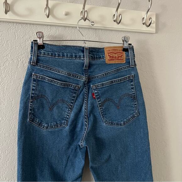 Levi's Wedgie High Rise Straight Leg Jeans - Picture 7 of 9